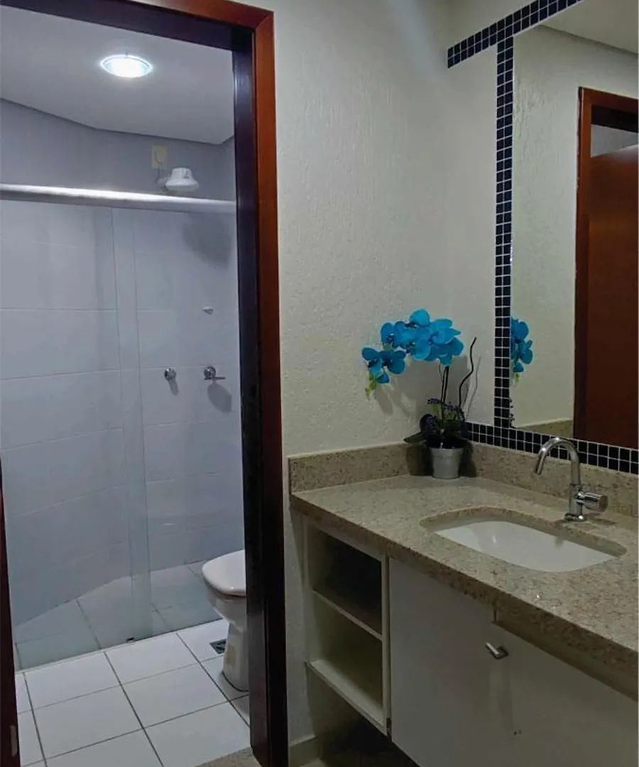 Enseada Nautico: Lakeside Retreat with Optional Breakfast Caldas Novas Apartment